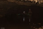 переплываем подземное озеро в ручейке, пещера победа.